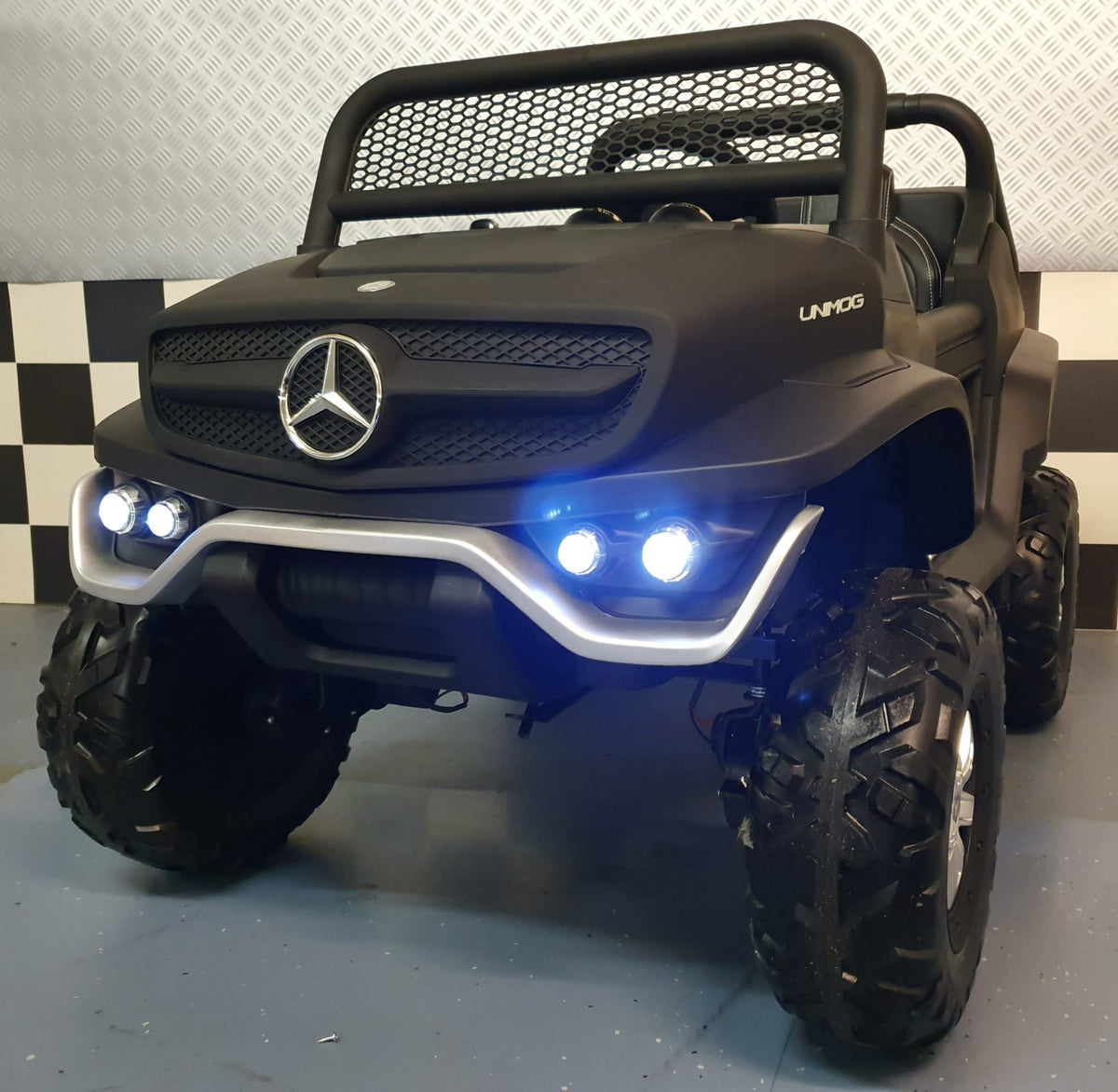Mercedes-Benz Unimog 4x4 12V elbil för barn – 2 personer, matt svart