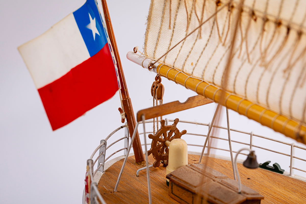 1:100 Esmeralda Special Edition -Wooden hull