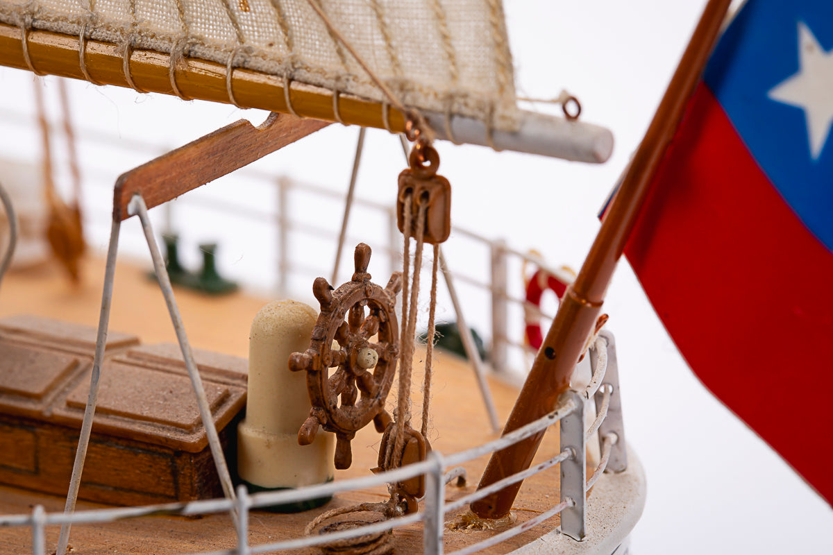 1:100 Esmeralda Special Edition -Wooden hull