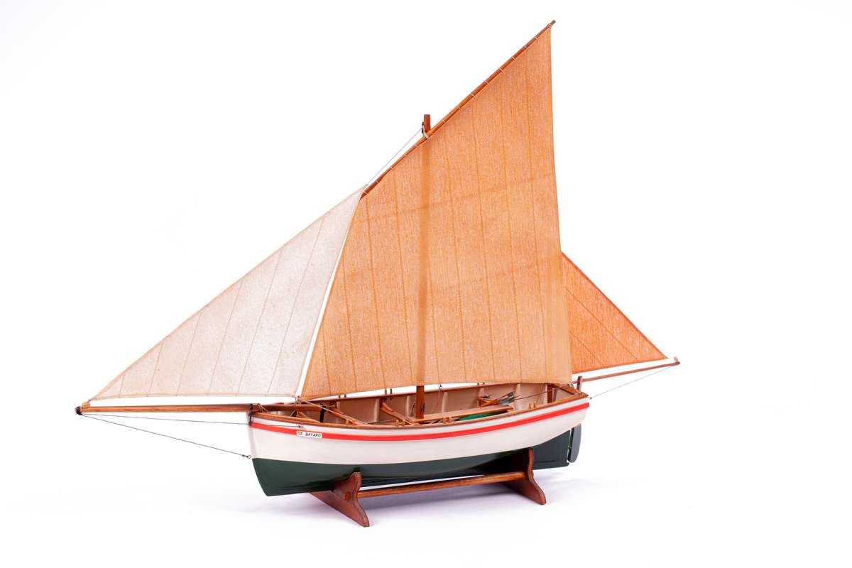 1:30 LE BAYARD - Wooden hull
