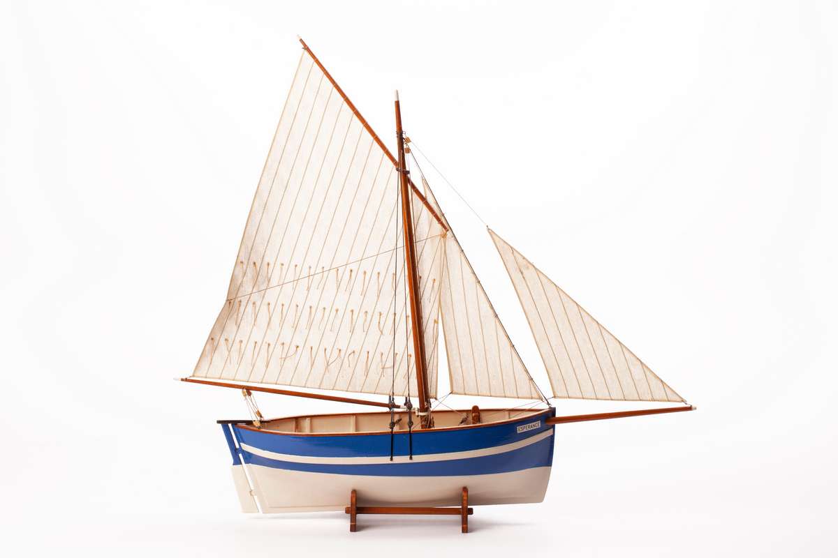 1:30 ESPERANCE - Wooden hull