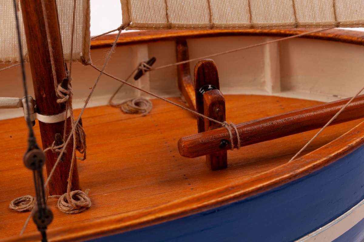 1:30 ESPERANCE - Wooden hull
