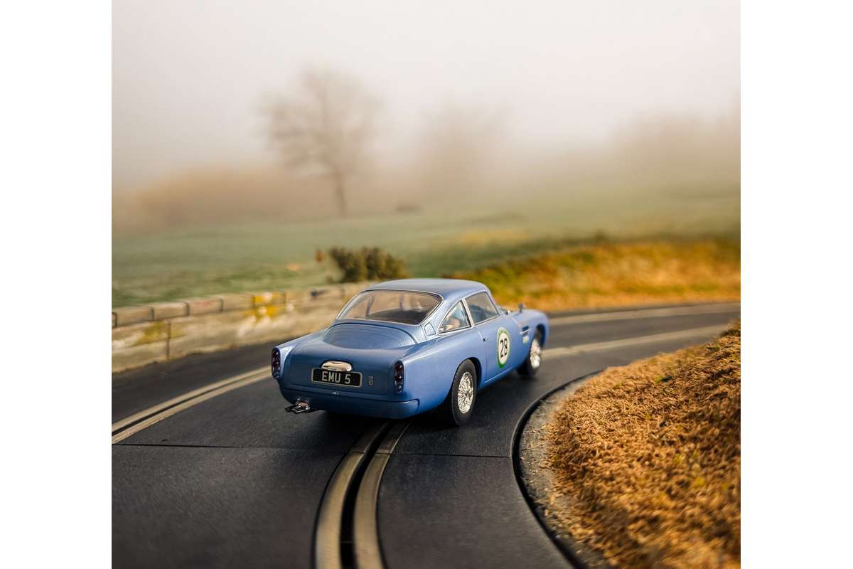 Aston Martin DB5, blue/yellow, Historic GT Racing