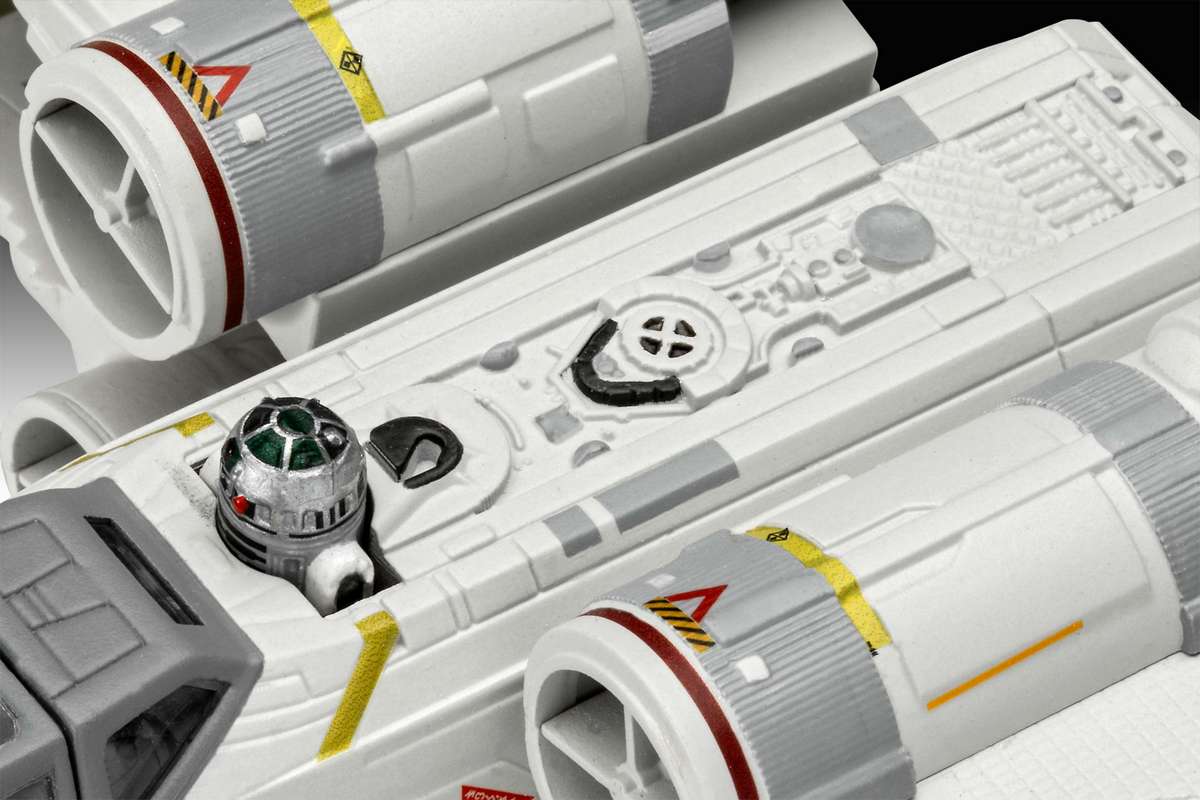Carson Teva\'s X-Wing Fighter: The Mandalorian 1:57
