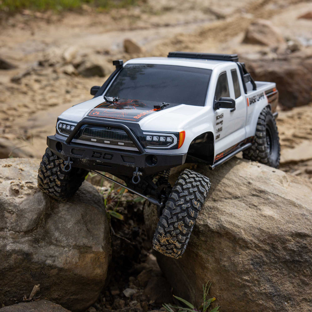 1/10 SCX10 III Coyote 4X4 RTR Brushed Rock Crawler, Blue