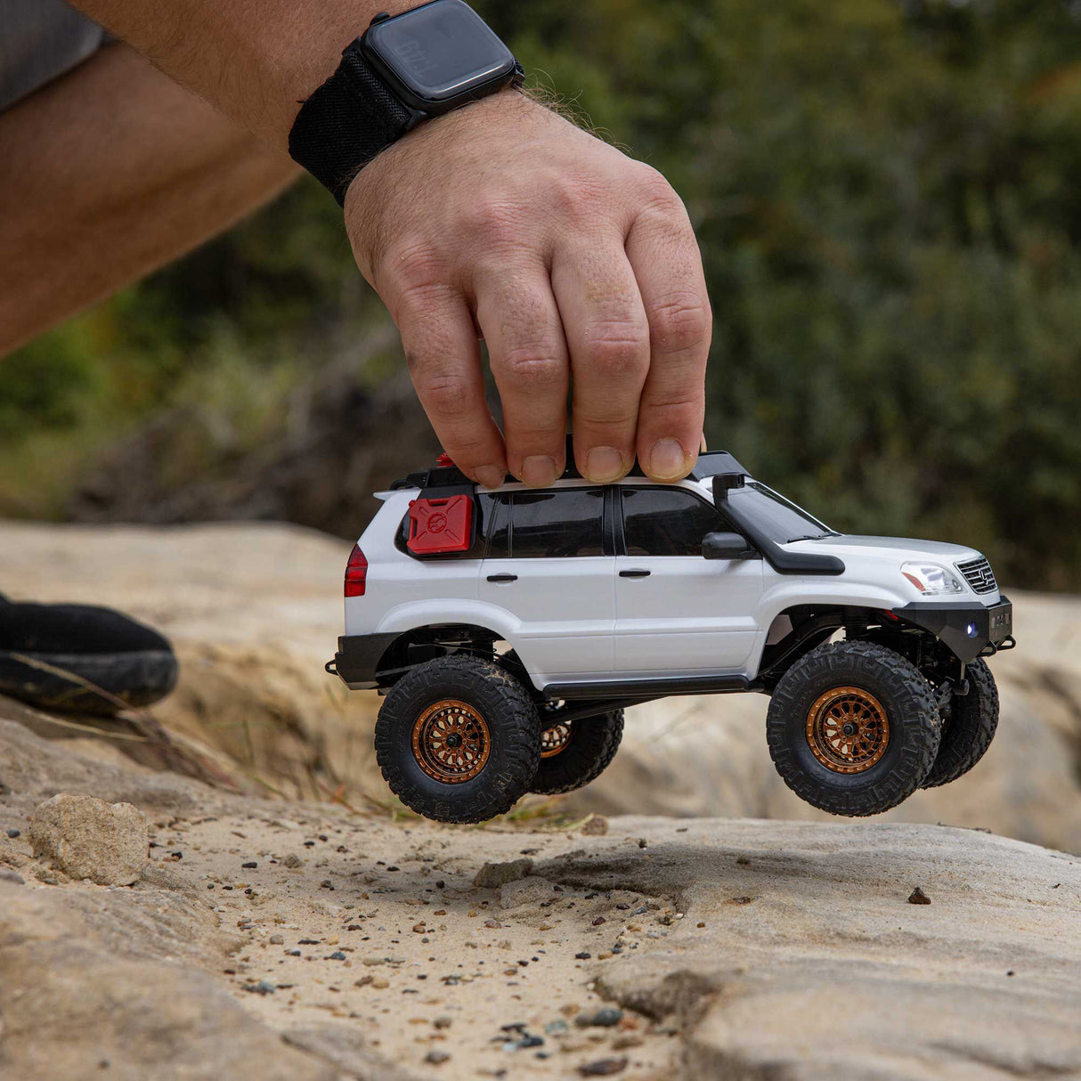 1/10 SCX10 III Coyote 4X4 RTR Brushed Rock Crawler, Blue