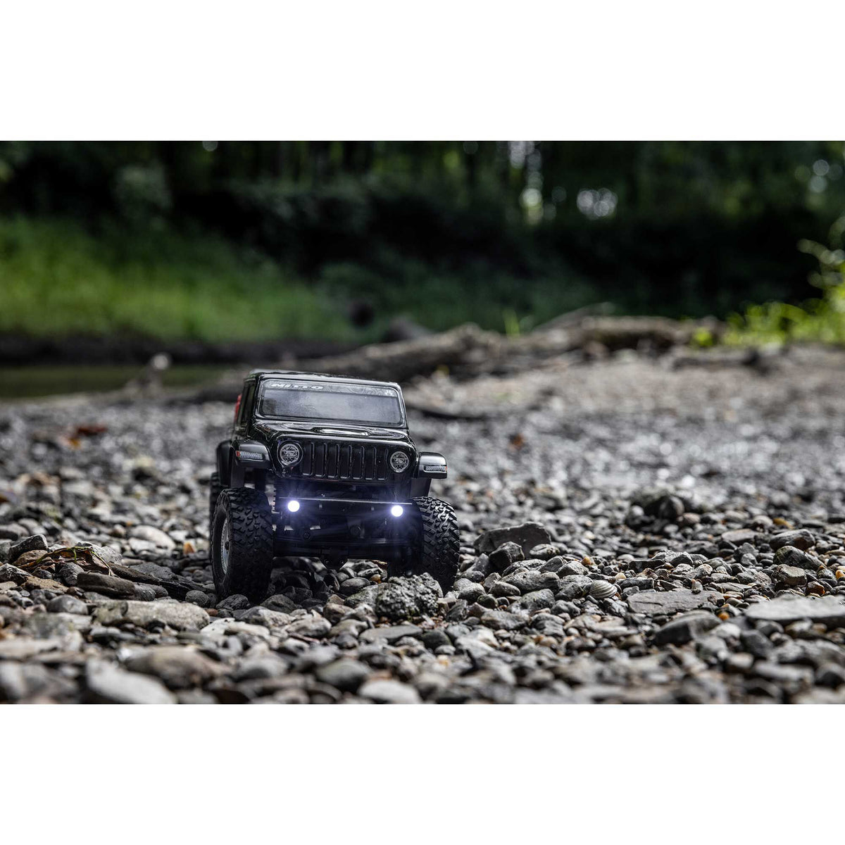 1/24 SCX24 Jeep JT Gladiator 4X4 RTR Brushed Rock Crawler (Battery & Charger Included), Black
