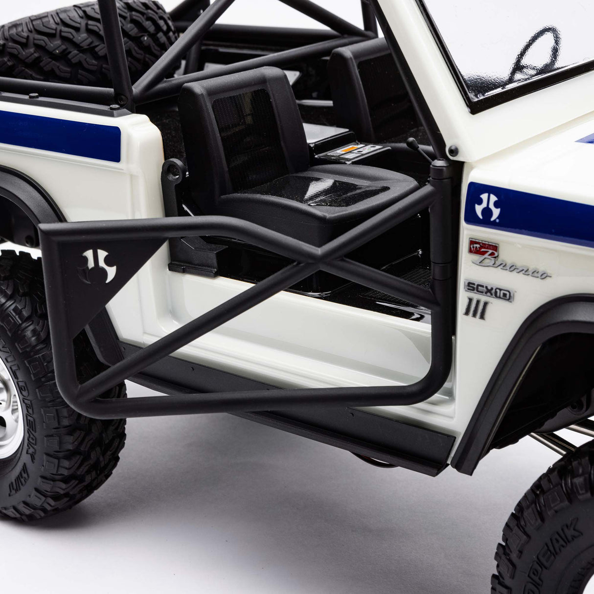 SCX10 III Early Ford Bronco 1/10th 4wd RTR (White)