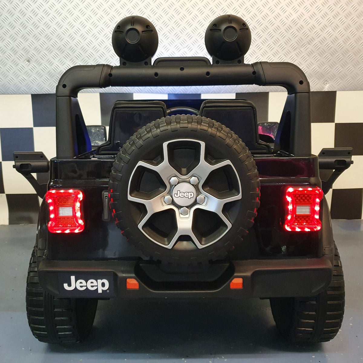 Jeep Wrangler 4x4 12V elbil för barn med fjärrkontroll – svart