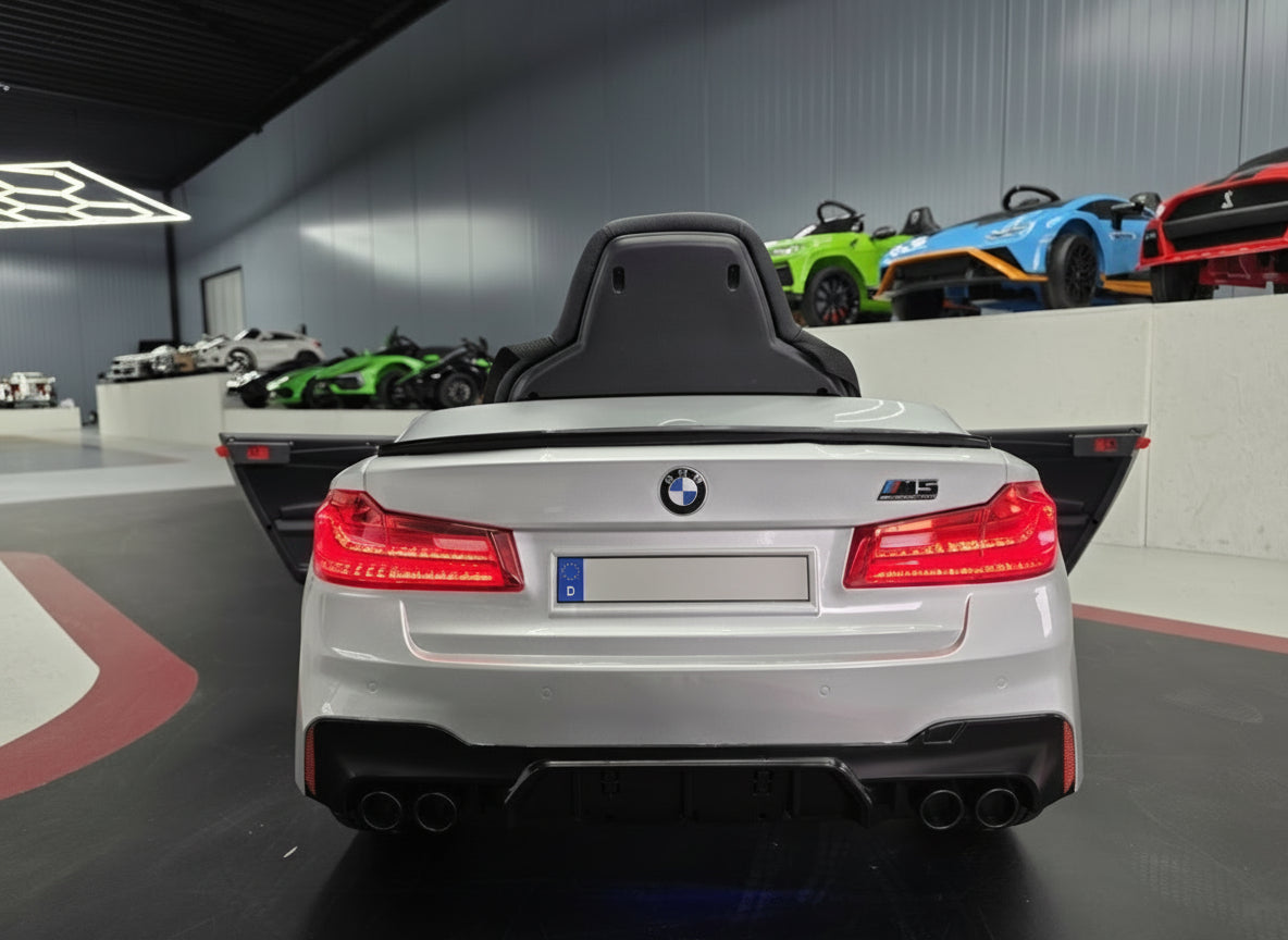 BMW M5 24V elbil för barn – 1 person, metallic grå