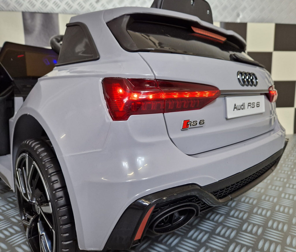 Elektrisk børnebil Audi RS 6 nardo grå