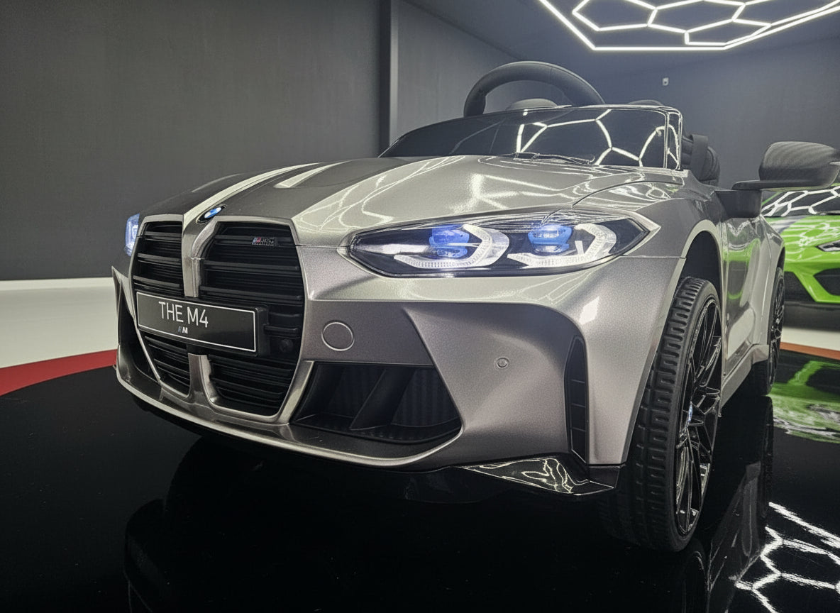 BMW M4 12V elbil för barn – metallic grå
