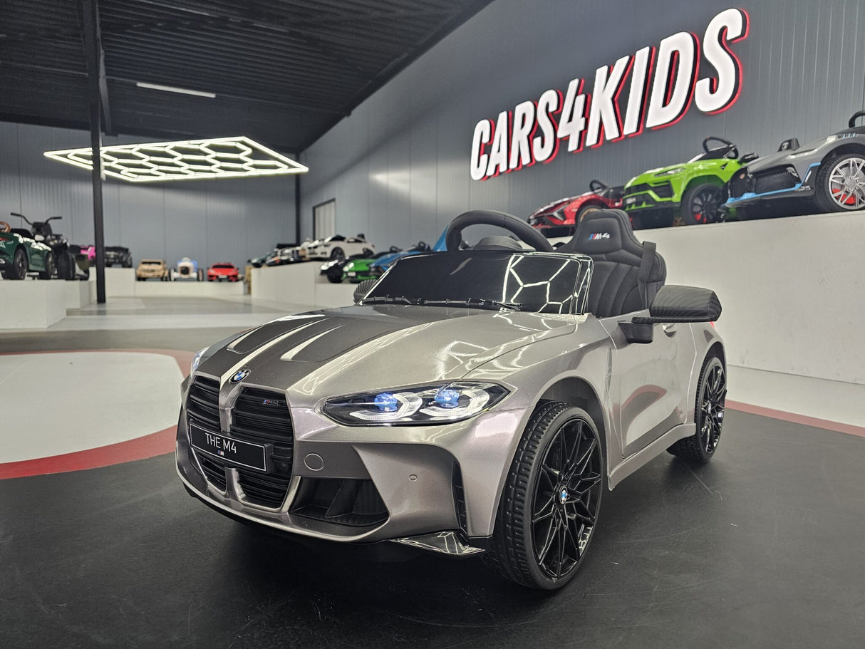 BMW M4 12V elbil för barn – metallic grå