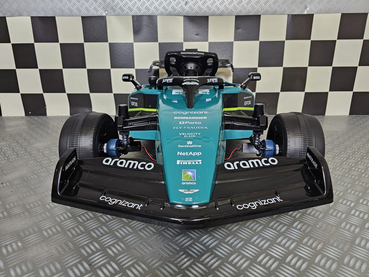 Aston Martin Formel 1 24V elbil för barn – 1 person