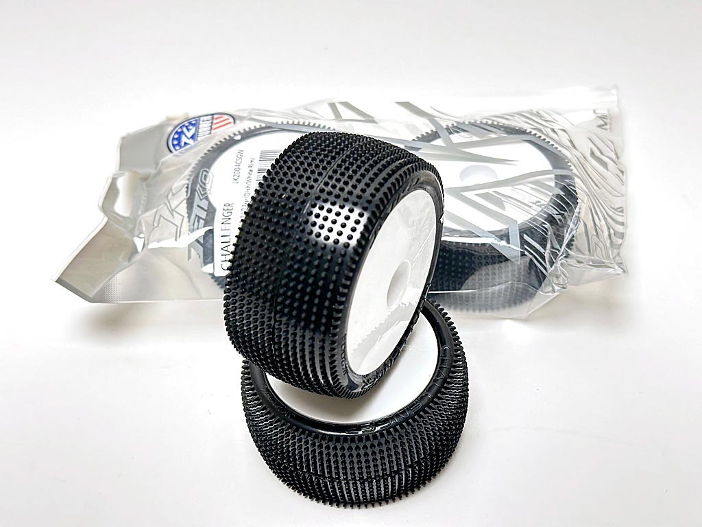 JETKO JK2004CMGW - Jetko Challenger 2&4wd 1:10 Buggy 2.2 RR Tyres White Wheel Medium EOS
