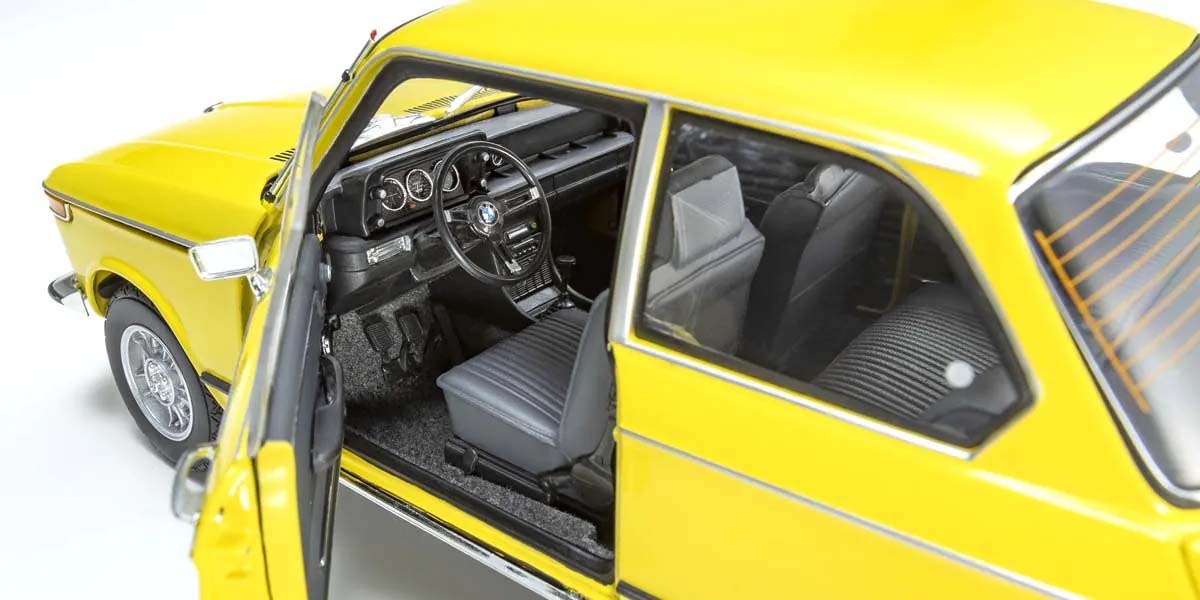 KYOSHO DIE CAST KS08543GF - Kyosho 1:18 BMW 2002 Tii 1972 Yellow