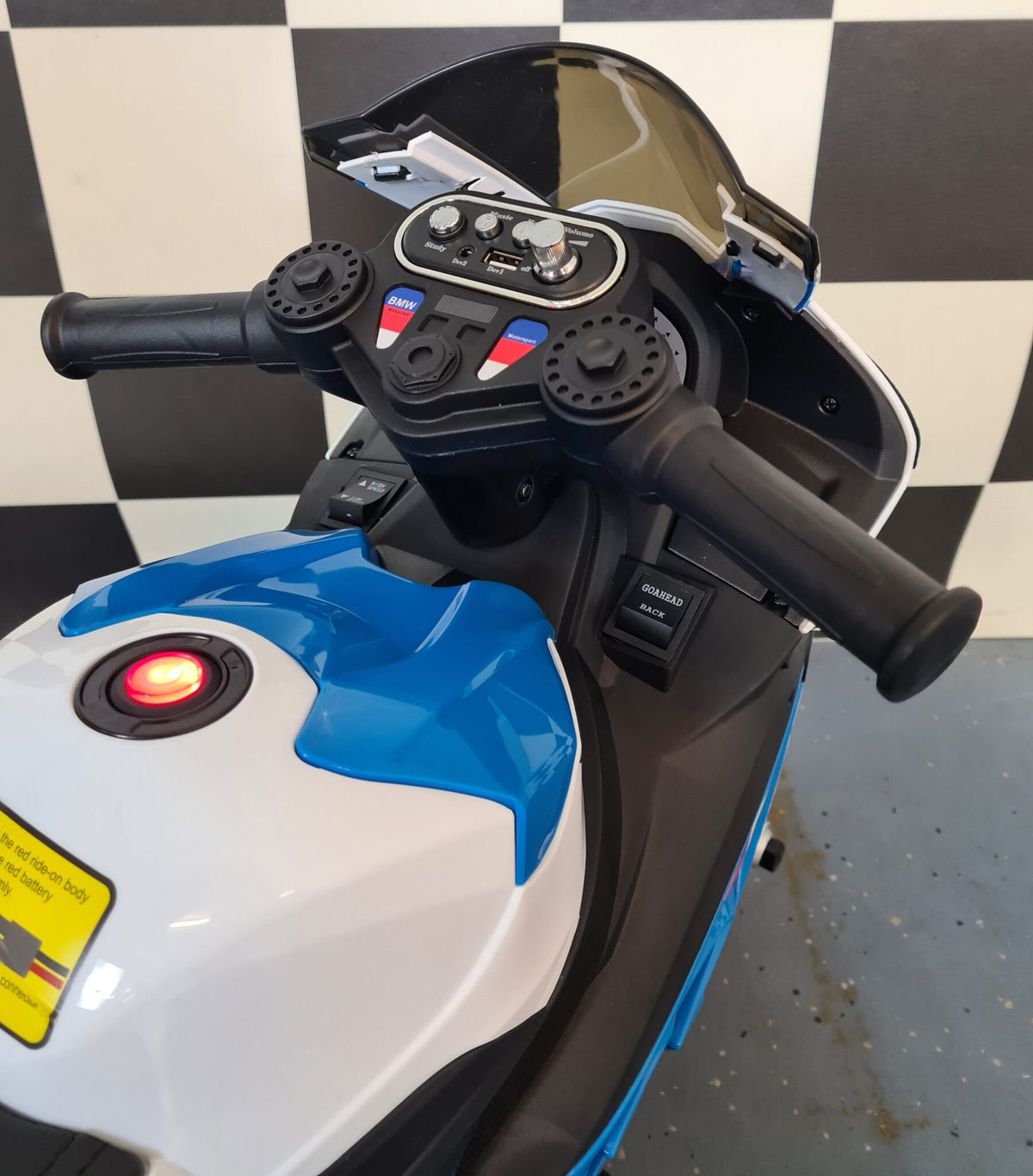BMW HP4 12V barntrike – blå
