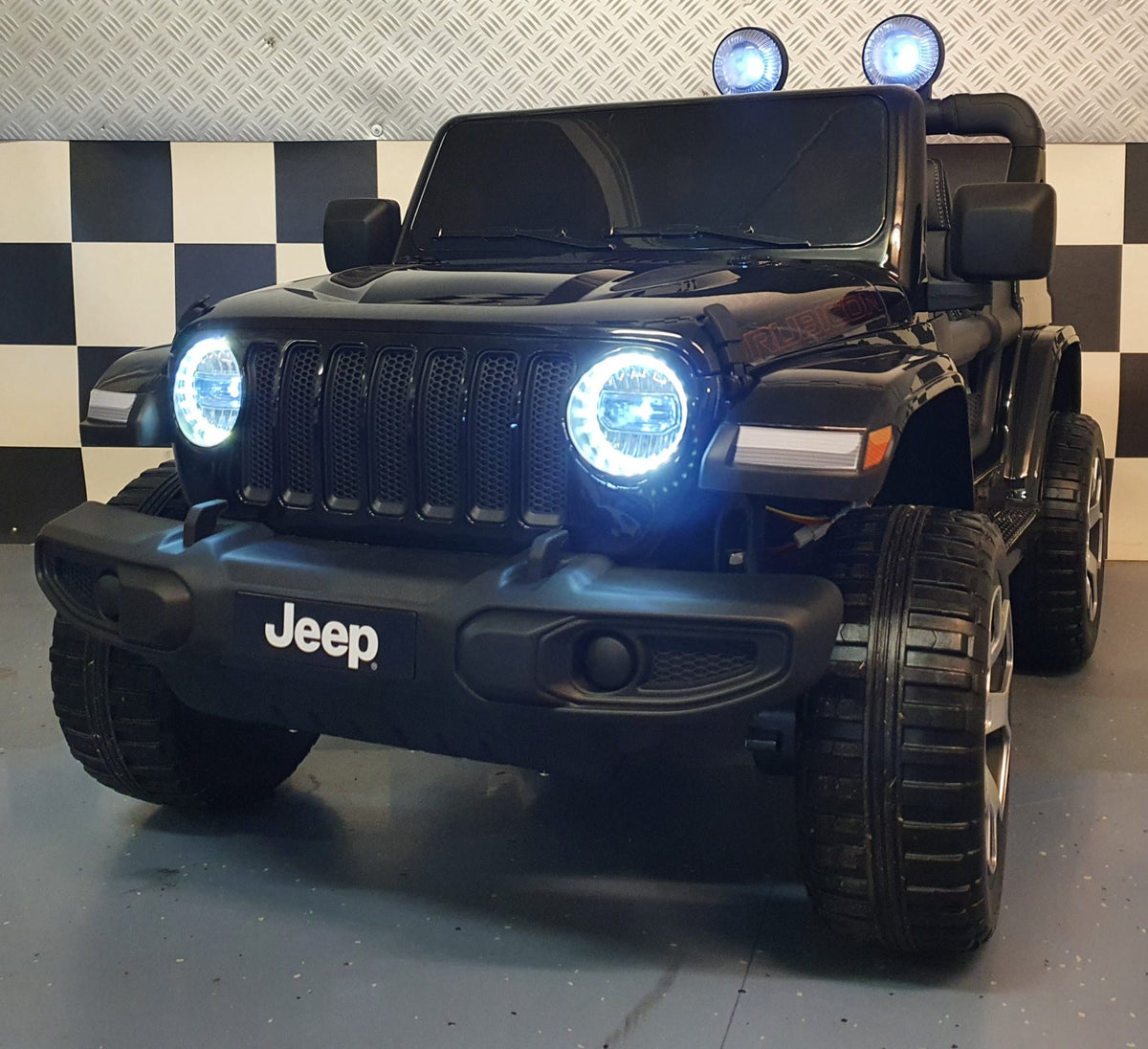 Jeep Wrangler 4x4 12V elbil för barn med fjärrkontroll – svart