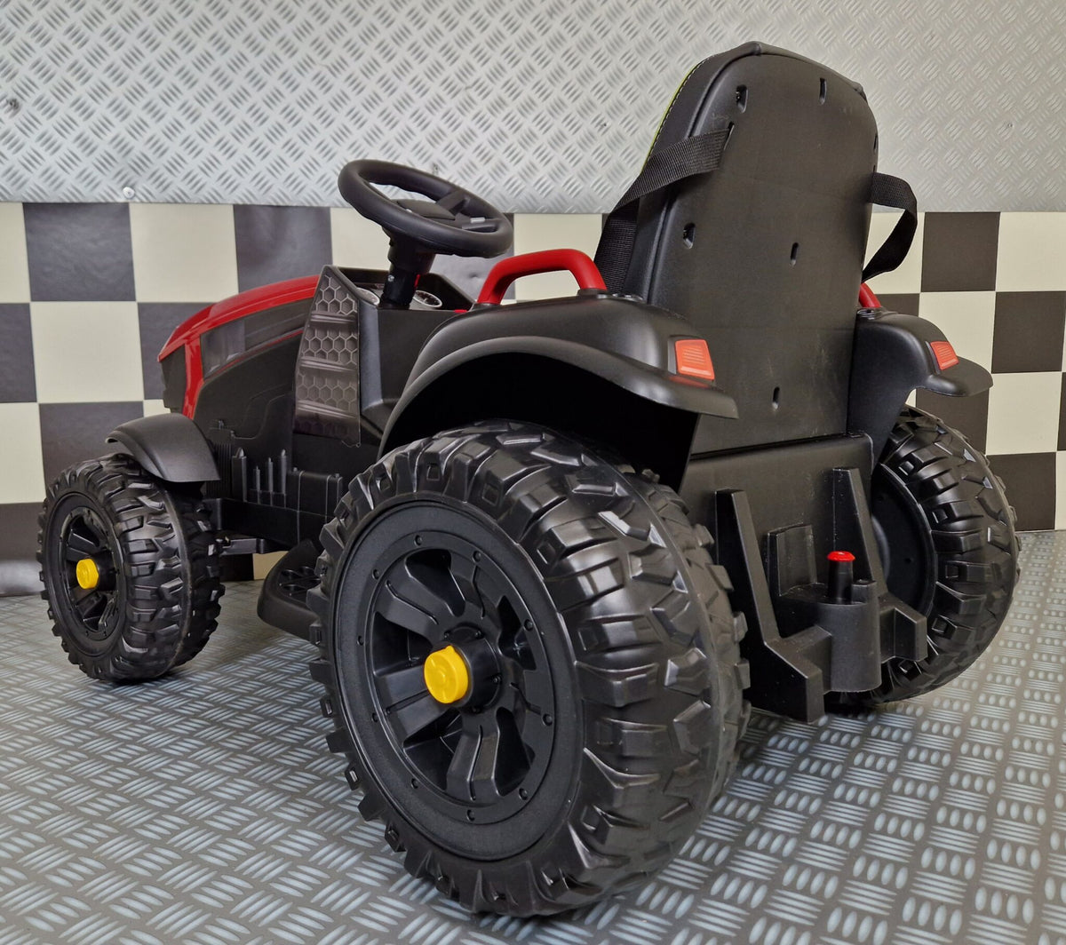 Farmer barntraktor 12V med fjärrkontroll – röd