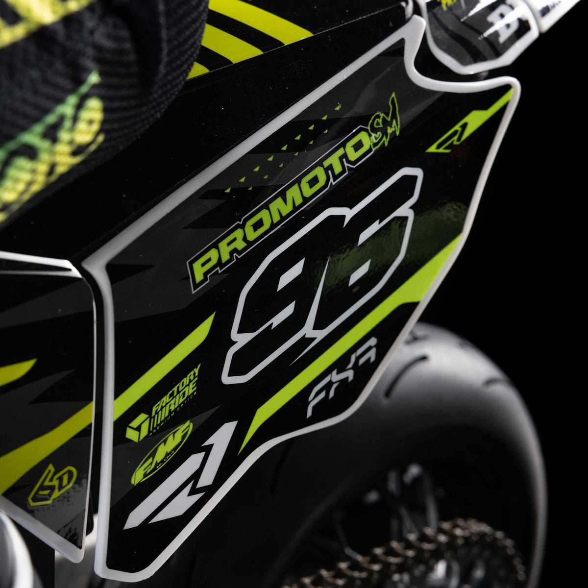 Promoto-SM 1/4 Super Moto Motorcycle, FXR, White: RTR Basic