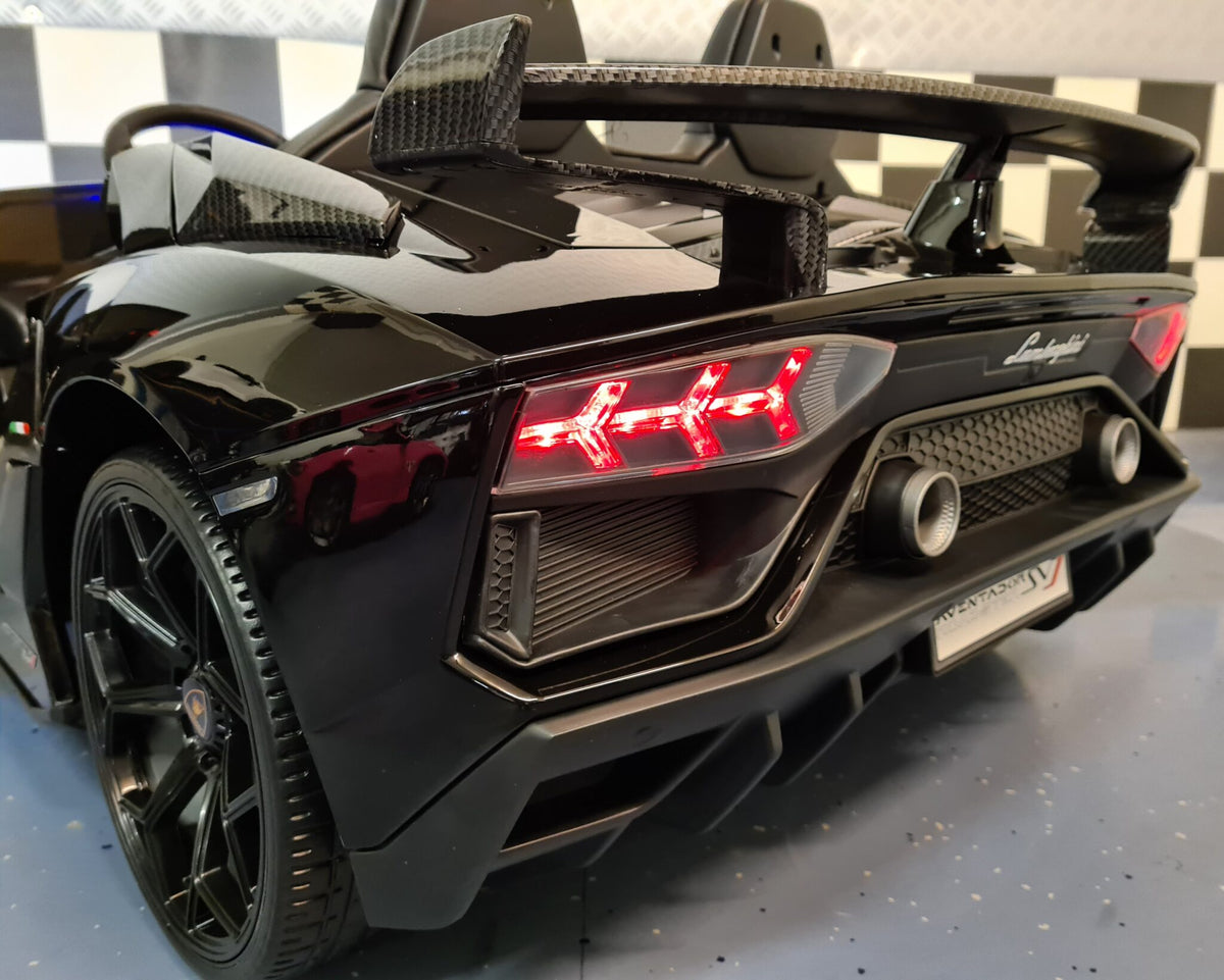 Lamborghini Aventador 24V drift elbil til børn – 2 personer, metallic sort