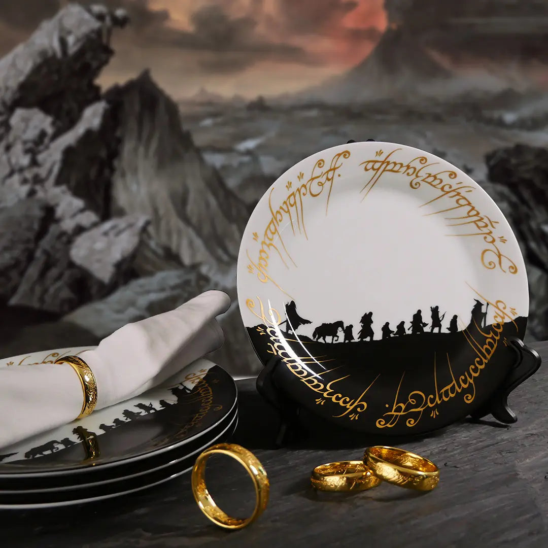 Set of 4 plates with 4 napkin rings - LOTR