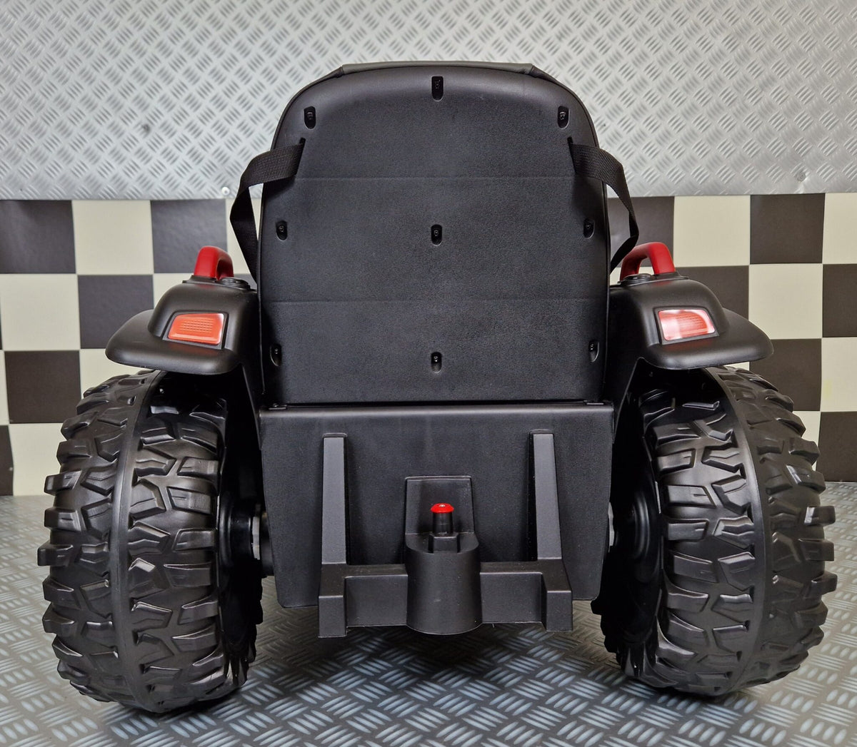 Farmer barntraktor 12V med fjärrkontroll – röd