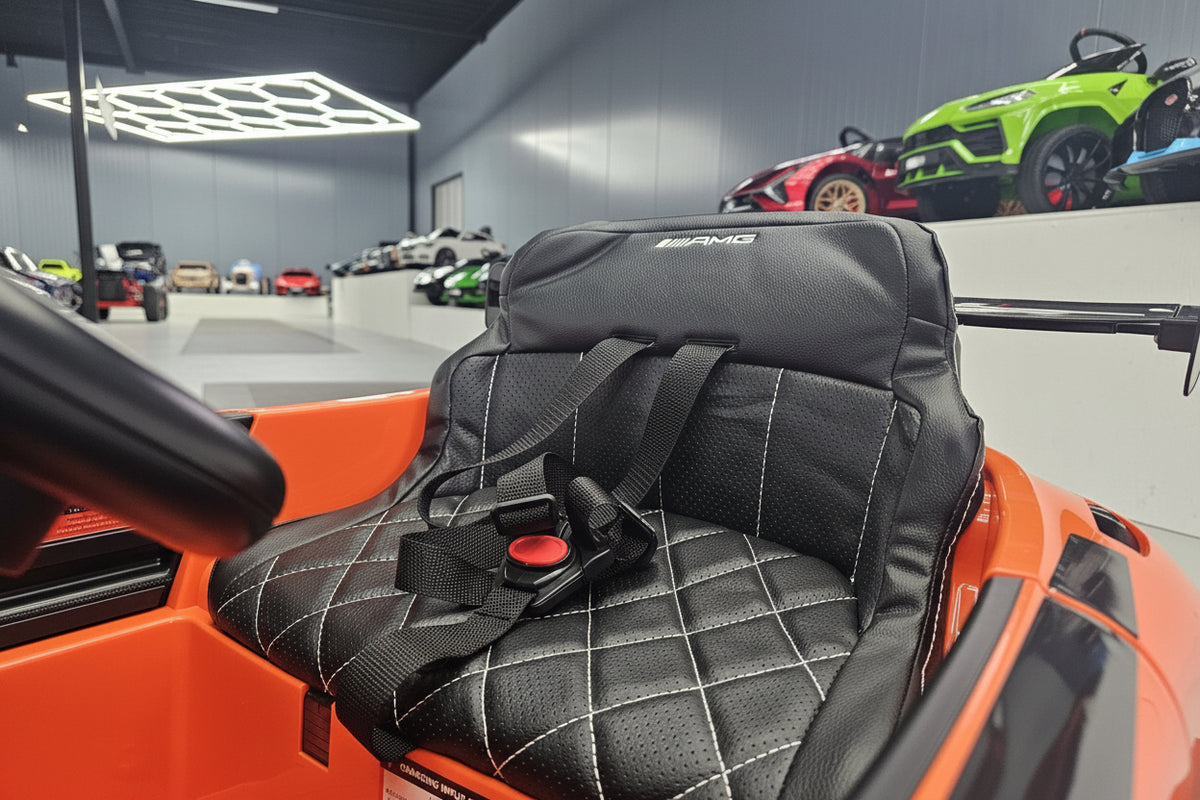 Mercedes-Benz GT3 AMG 12V elbil för barn – 1 person, orange