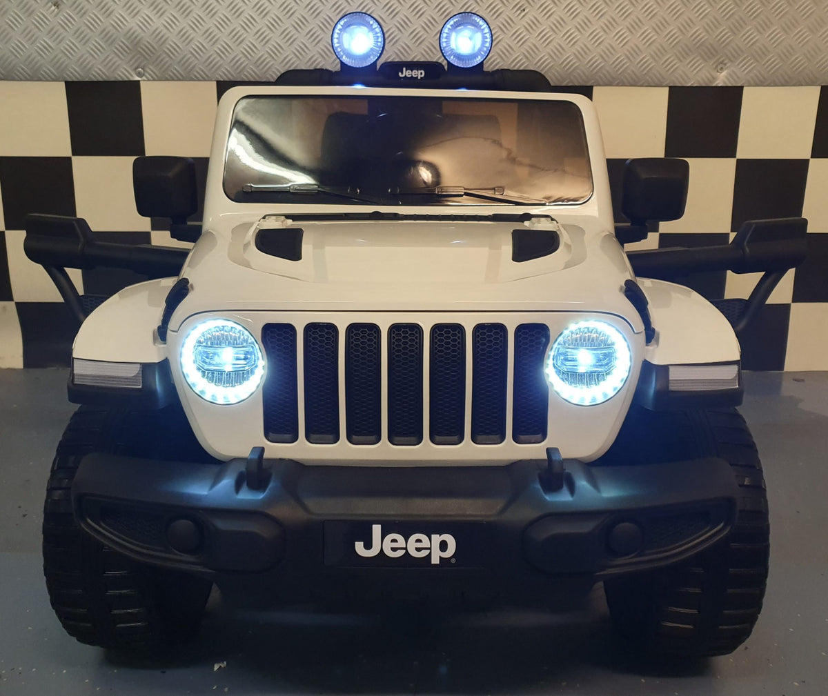 Jeep Wrangler 4x4 12V elbil til børn med fjernbetjening – hvid