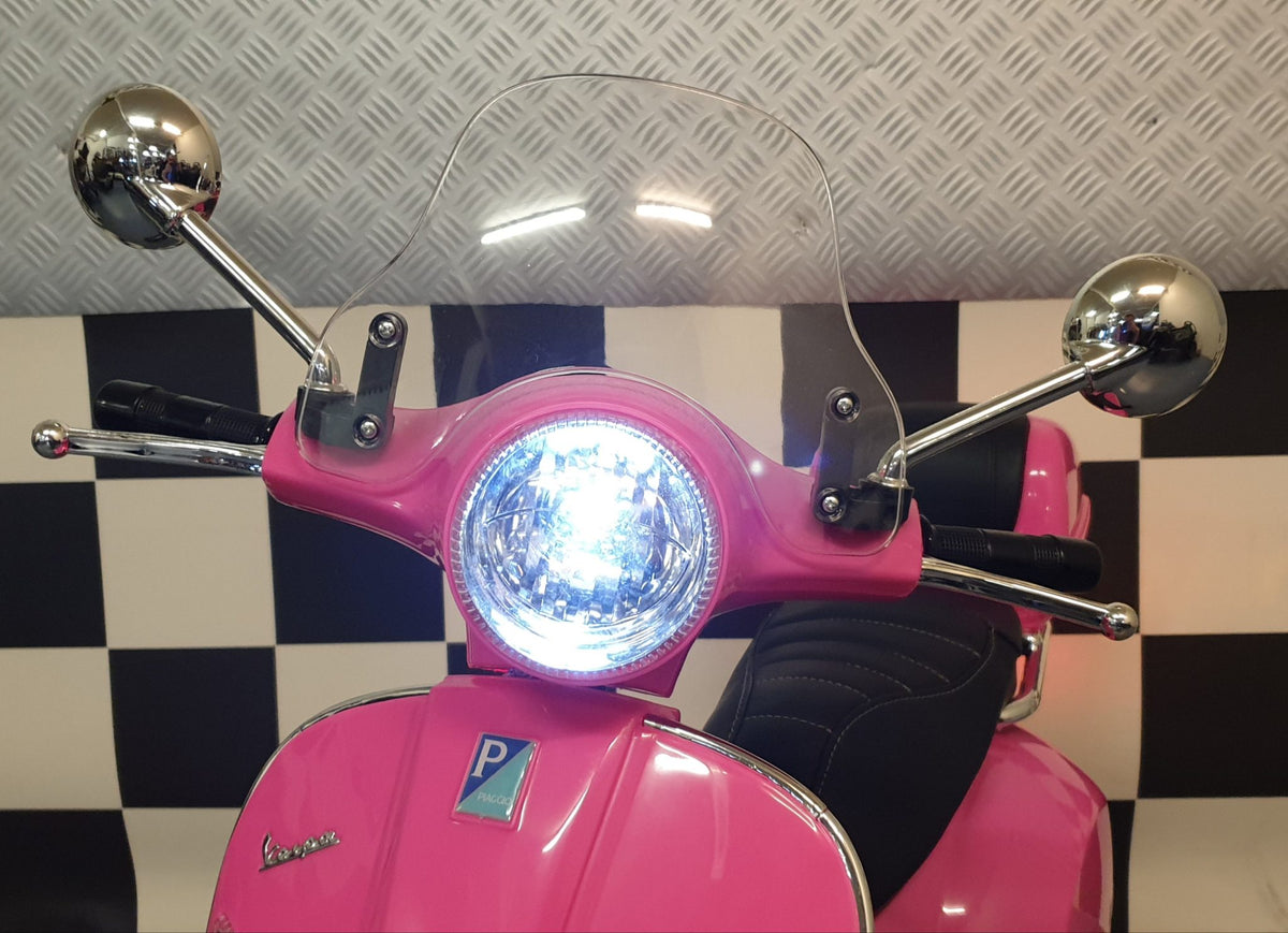 Vespa GTS 12V barnscooter med vindruta – 1 person, rosa