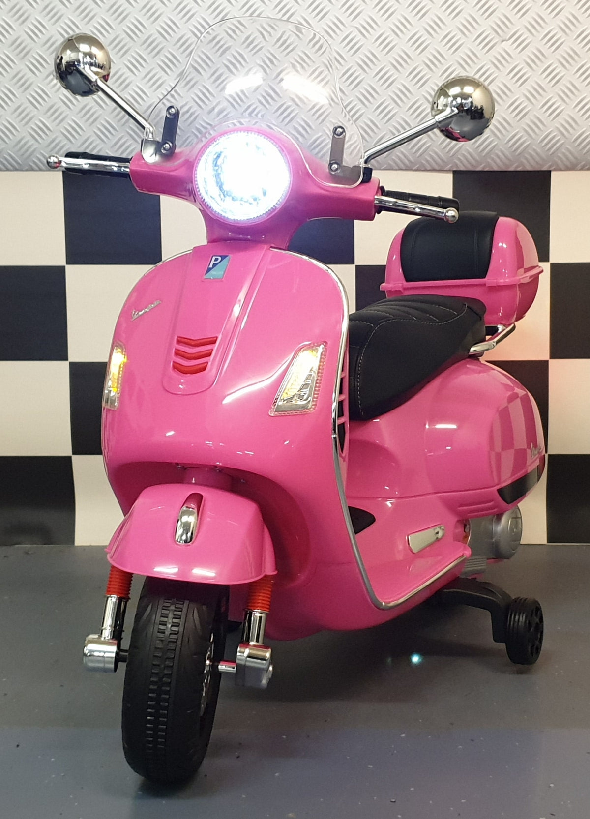 Vespa GTS 12V barnscooter med vindruta – 1 person, rosa