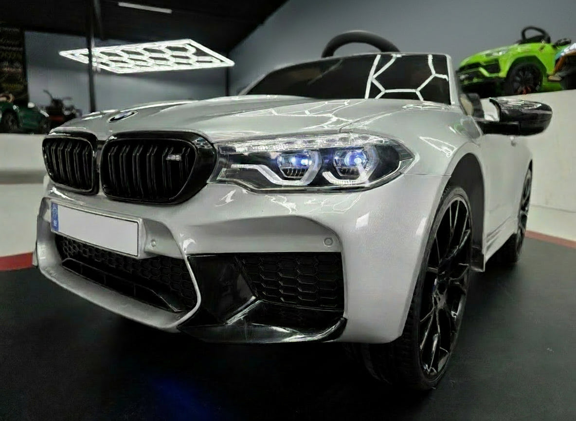 BMW M5 24V elbil för barn – 1 person, metallic grå