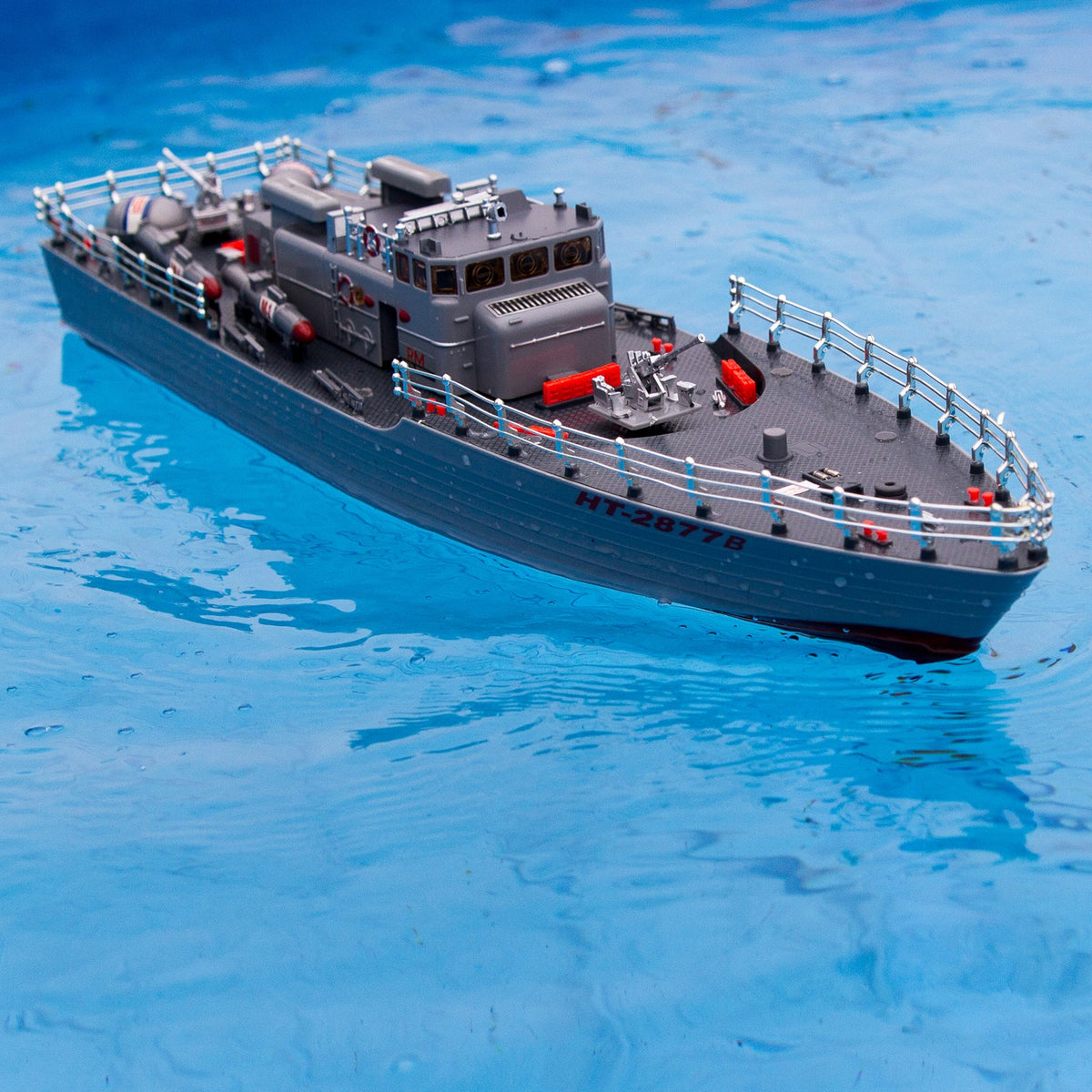 Stor fjernstyret torpedobåd
