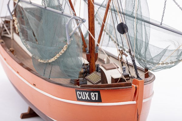 1:33 CUX 87 (Krabbenkutter) -wooden hull