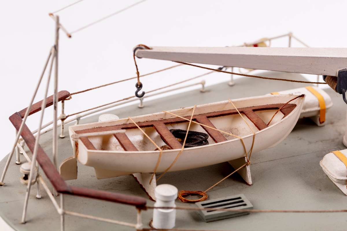 1:50 Nordkap - wooden hull - Photo manual