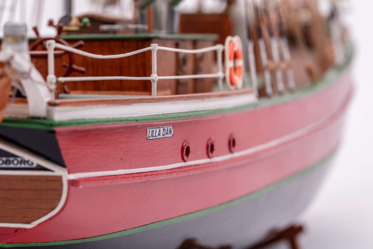 1:50 Lilla Dan -Wooden hull