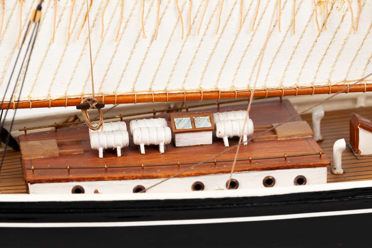 1:100 Bluenose II -Wooden hull