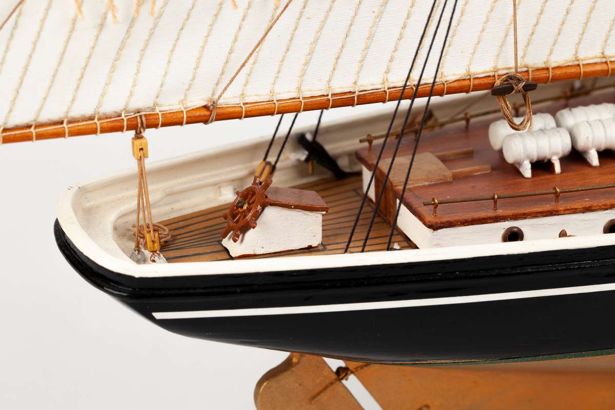 1:100 Bluenose II -Wooden hull