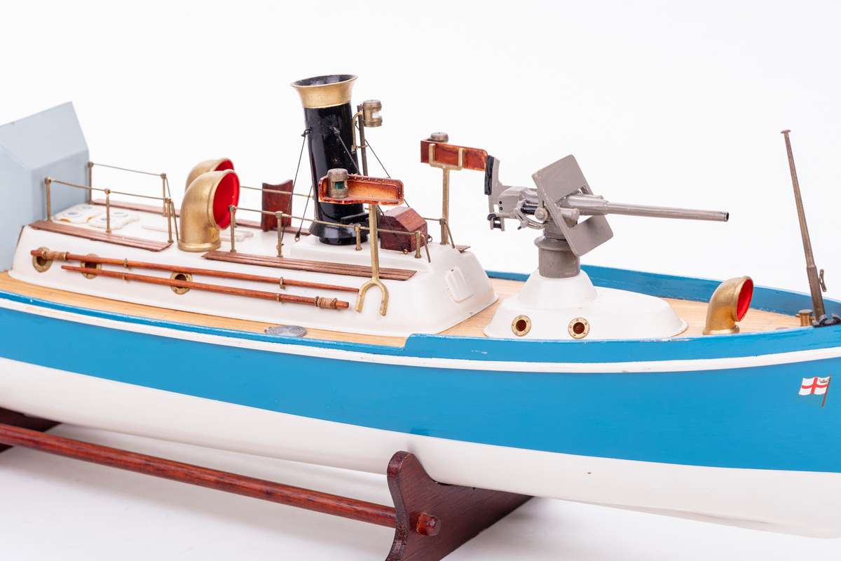 1:35 H.M.S. Renown-wooden hull
