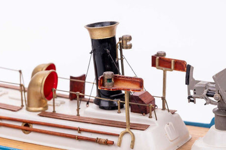 1:35 H.M.S. Renown-wooden hull