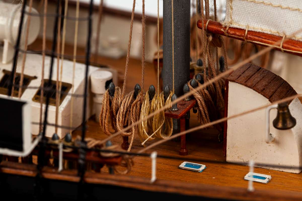 1:75 Sir Winston Churchill -Wooden hull