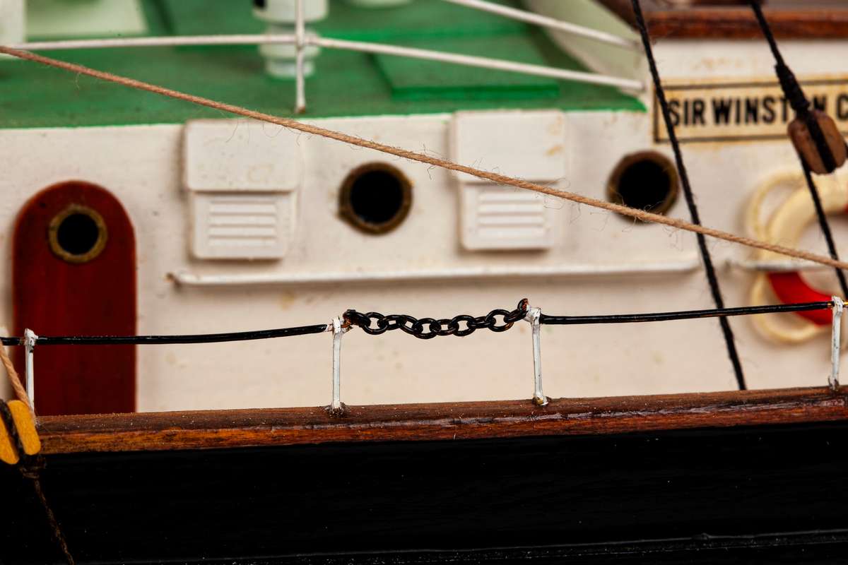 1:75 Sir Winston Churchill -Wooden hull