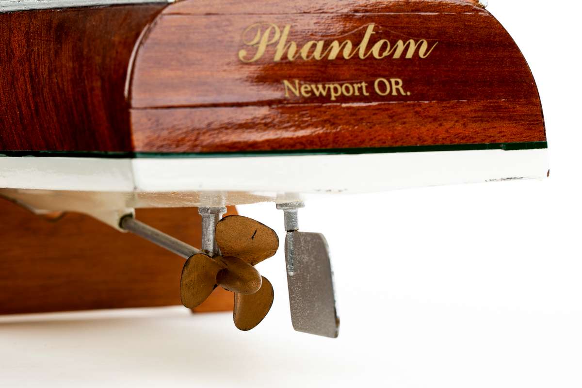 1:15 PHANTOM @ -Wooden hull