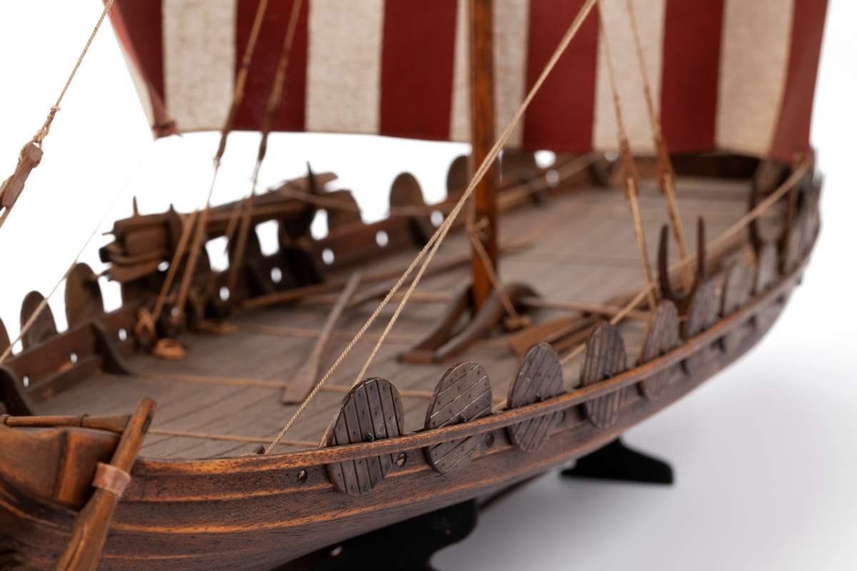 1:25 Oseberg Special -Wooden hull - Photo manual