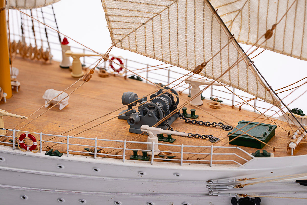 1:100 Esmeralda Special Edition  -Wooden hull