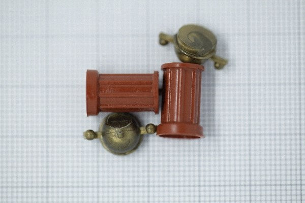 NATHUS PÅ SOKKEL 15X20MM /2