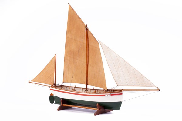 1:30 LE BAYARD - Wooden hull