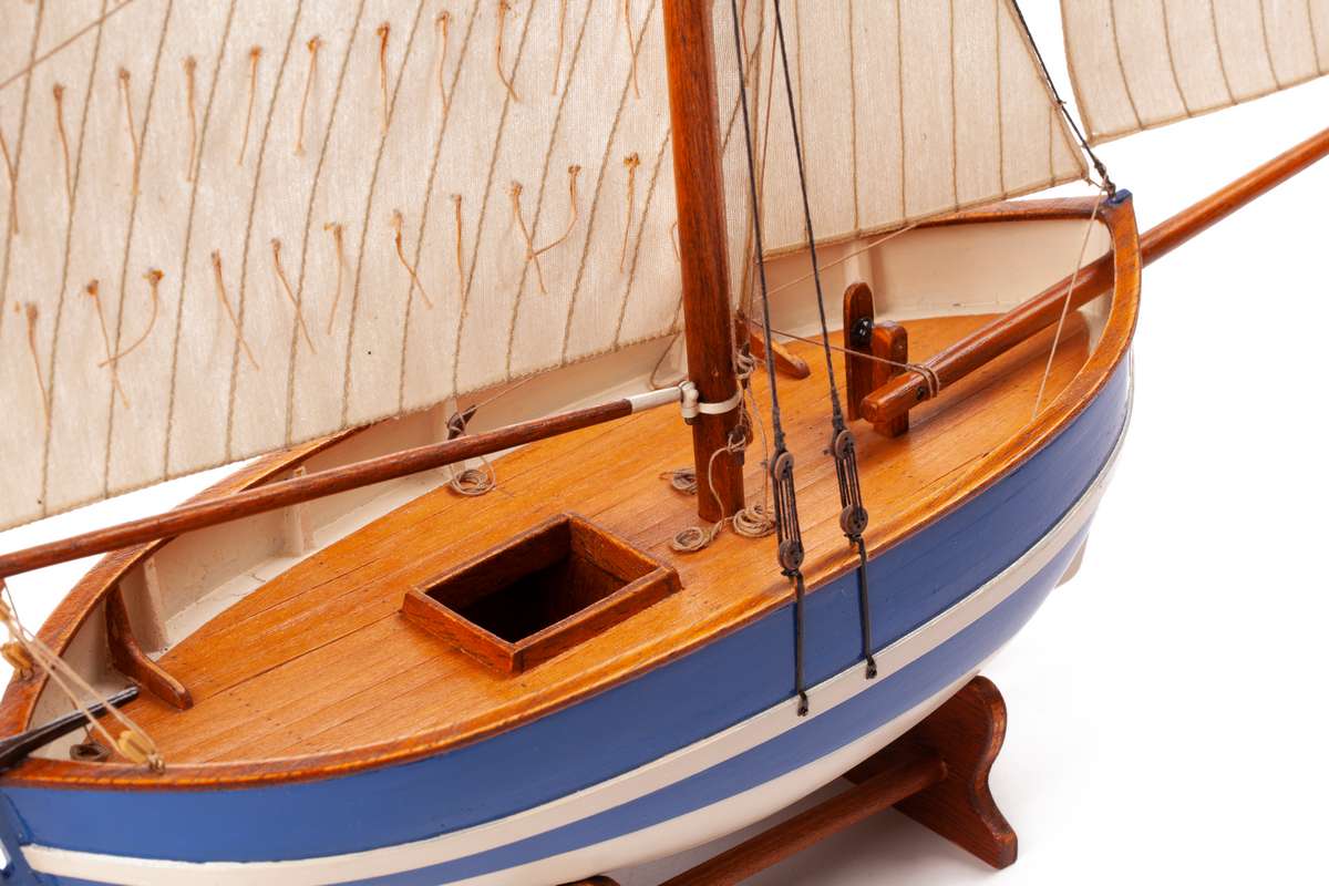 1:30 ESPERANCE - Wooden hull