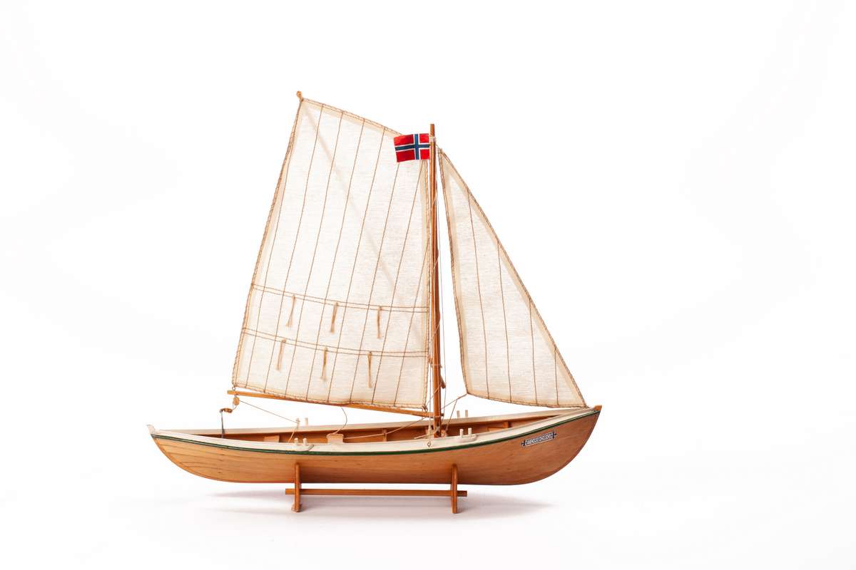 1:20 TORBORG - Wooden hull