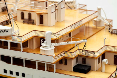 1:144 RMS Titanic Complete -Wooden hull